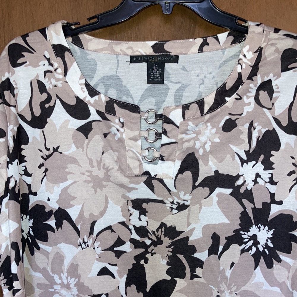 Preswick & Moore top floral print w detail at neckline neutral  3X - Picture 17 of 17